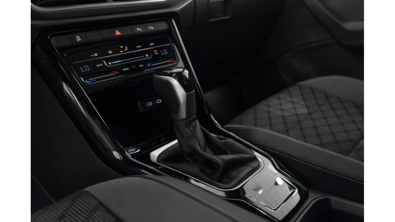 فولكس واجن T ROC 2023 Volkswagen T-Roc R-Line / Full Service History / Volkswagen Warranty