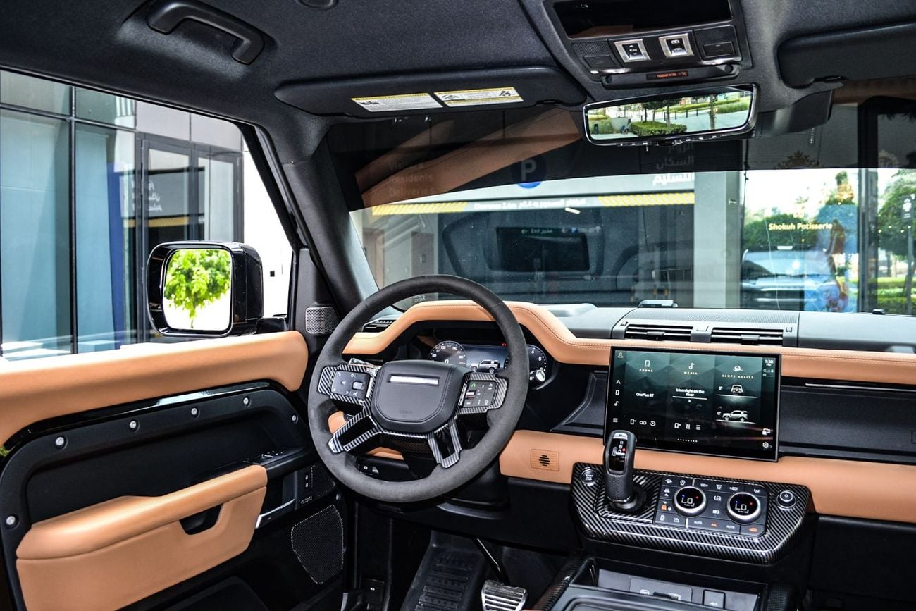 Land Rover Defender 90 P525 Fully Loaded with head up Display 2key interior carbon fiber trims completely covered by mat PPf Wit