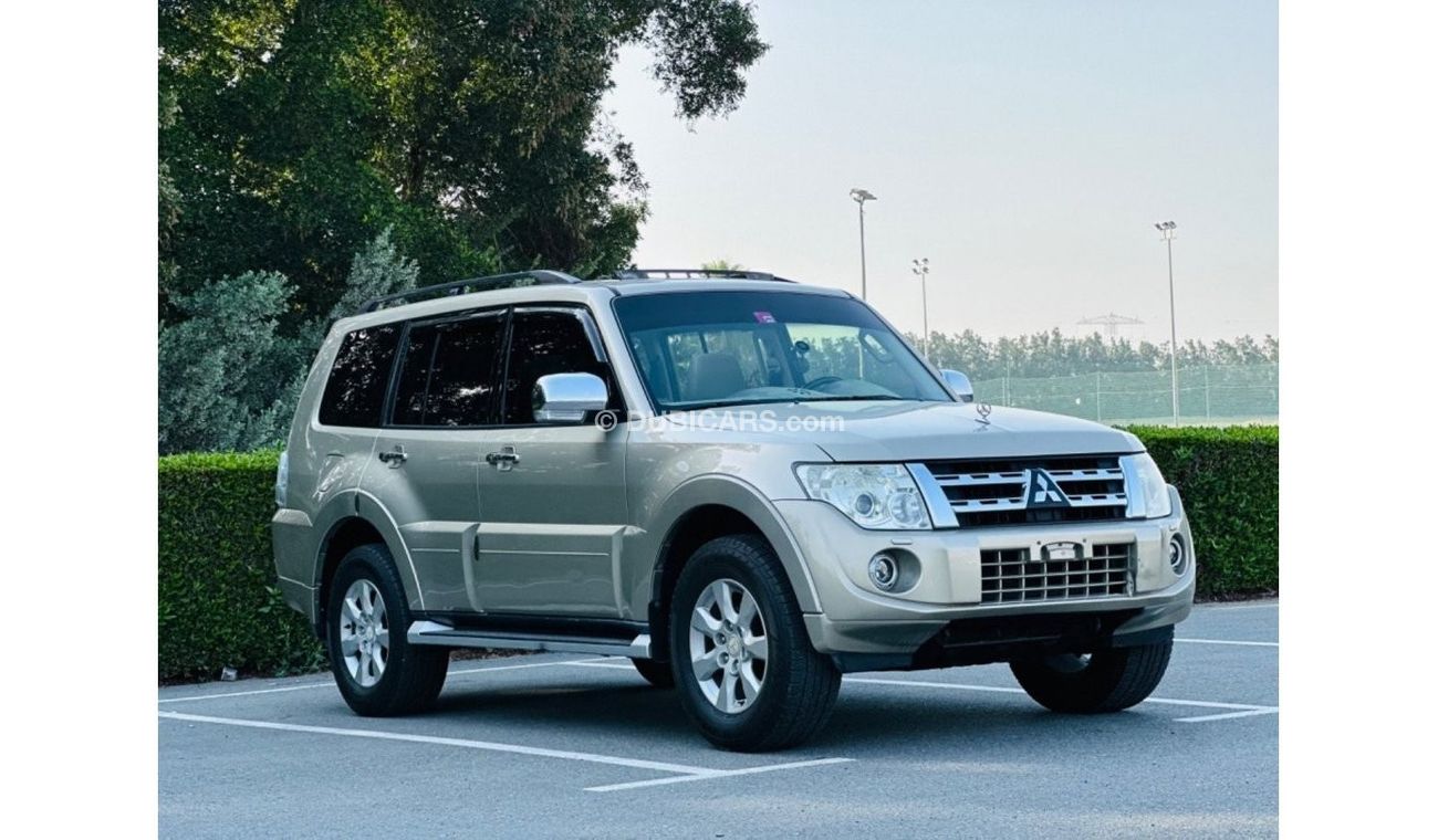 Mitsubishi Pajero GLS Highline Top MITSUBISHI PAJERO FULL OPTION GCC SPACE MODEL 2013