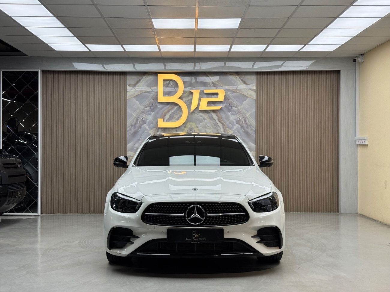 Mercedes-Benz E300 Premium + 2.0L