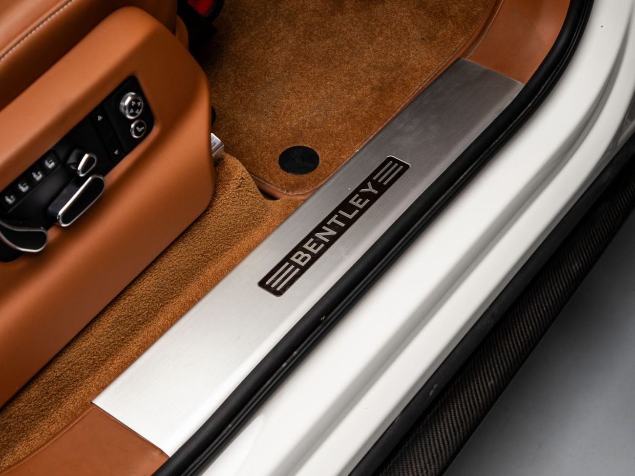 Bentley Bentayga STD BUY NOW, PAY 2027 | THE BLACKLINE STANDARD | 12 Month Blackline Warranty, GCC, Low KM's