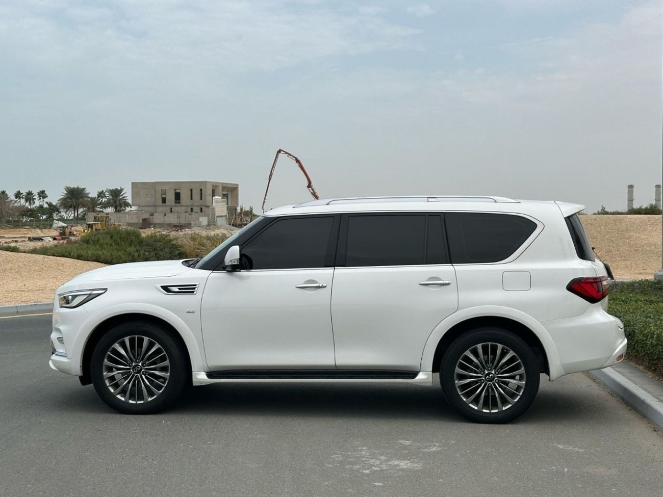 Infiniti QX80 Standard 5.6L