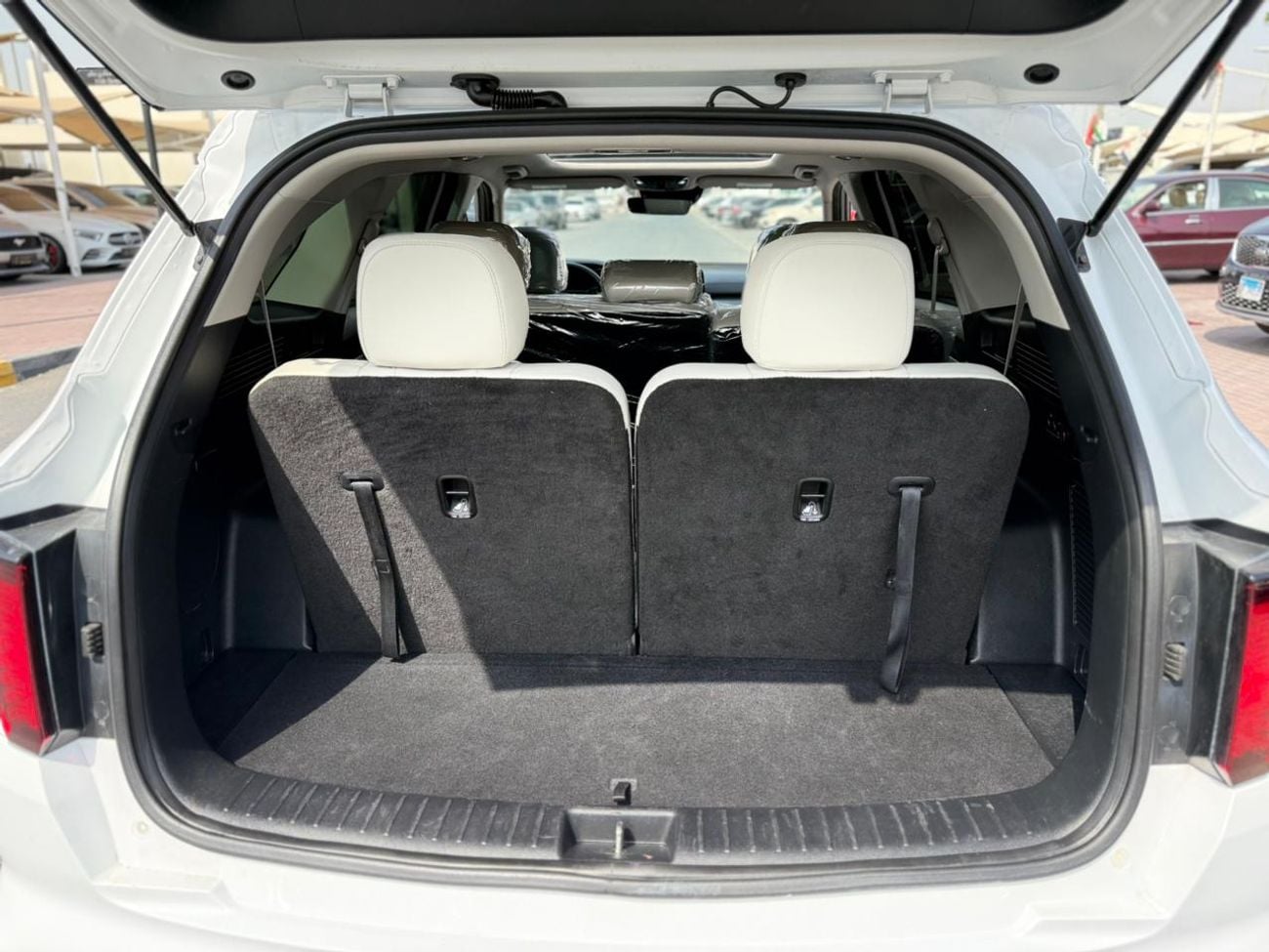 كيا سورينتو 2.5L LX (RWD)