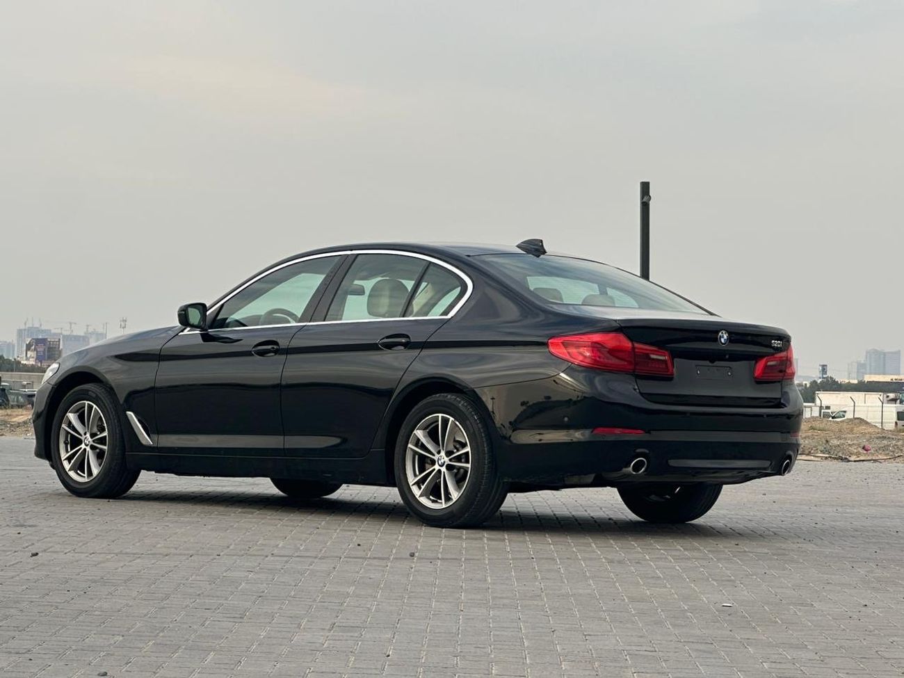 بي أم دبليو 520i