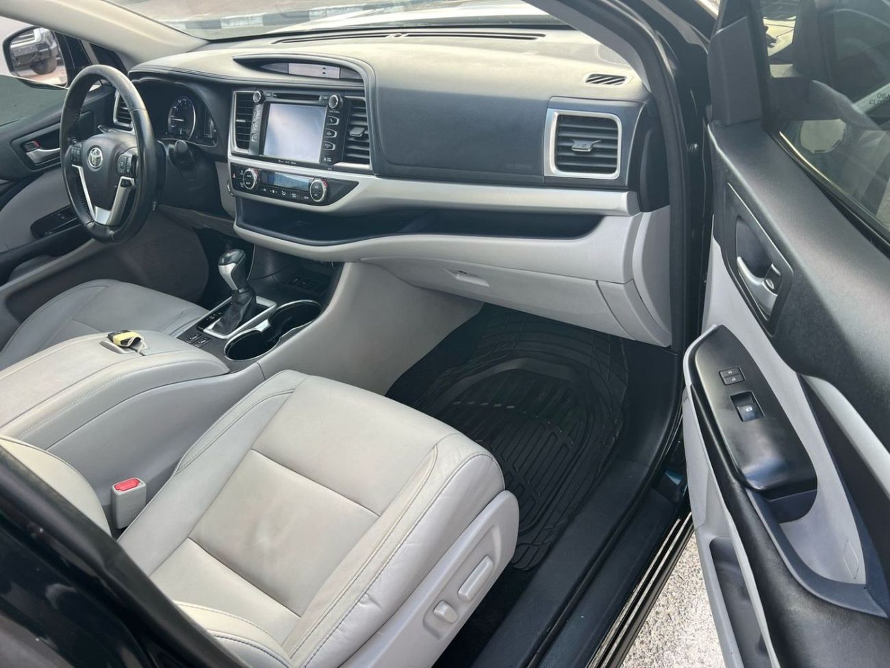 تويوتا هايلاندر 2017 TOYOTA HIGLANDER XLE // LEATHER & ELECTRIC SEATS  // PUSH START // SUNROOF - REAR DOOR OPEN CLO