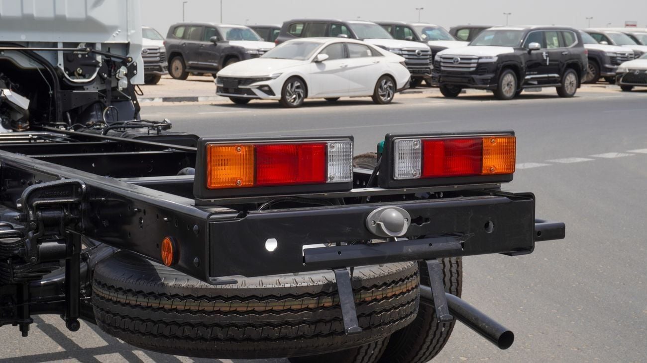 ميتسوبيشي فوسو كانتير Brand New Mitsubishi Fuso Canter 2025 4.2L 2WD Diesel |White/Black |CANTERCHASSIS-100-4.2-25 |FOR EX