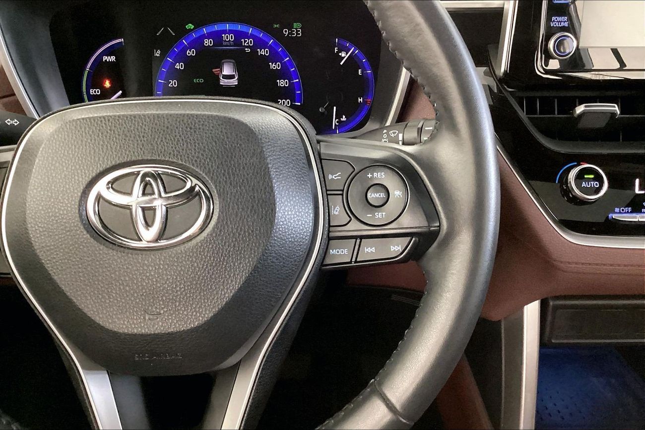 تويوتا كورولا كروس GLI | National Day Celebration | شامل الضمان | 0 ﺪﻔﻋﺓ ﺃﻮﻟﻯ