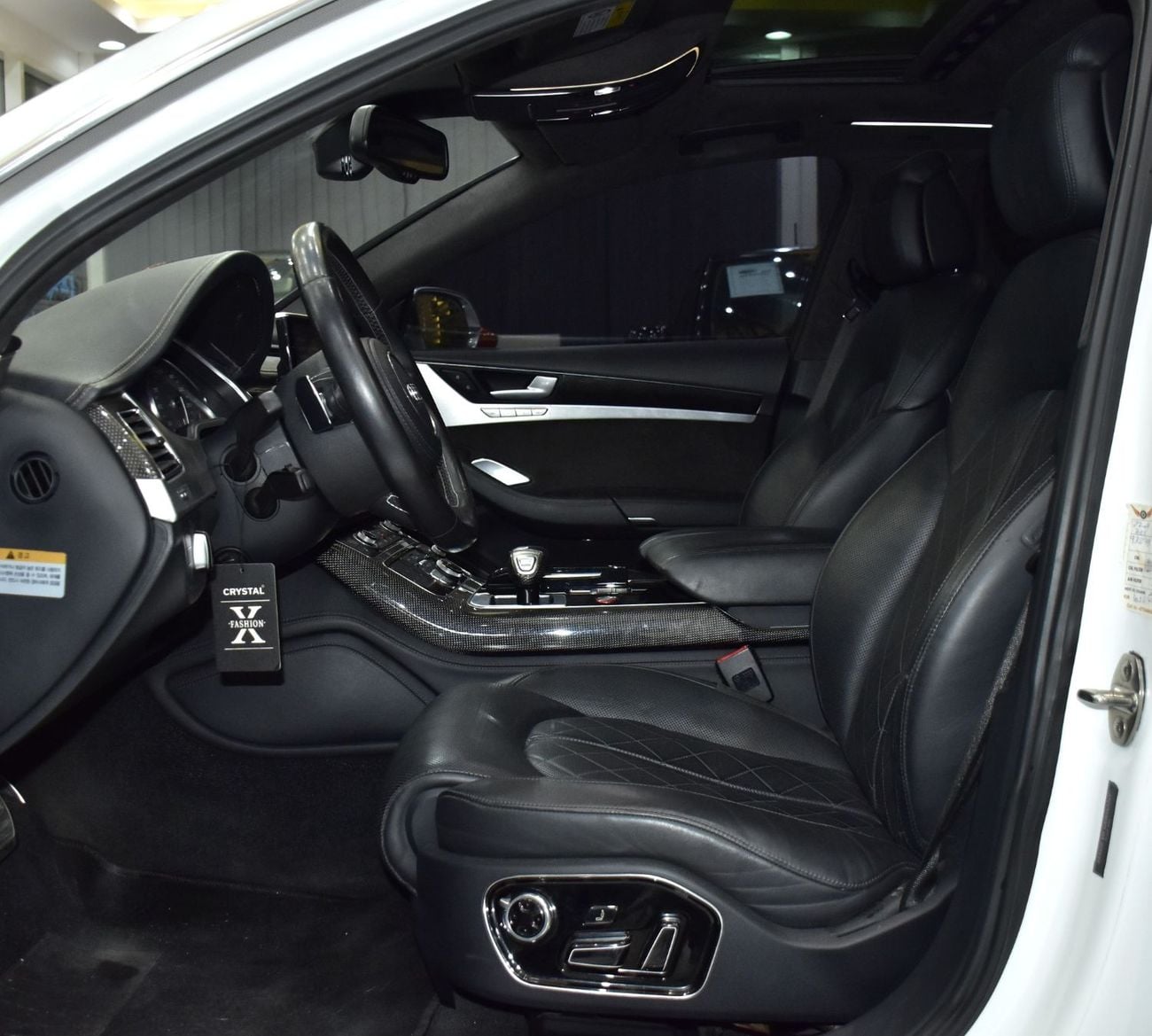 أودي S8 EXCELLENT DEAL for our Audi S8 TFSi ( 2013 Model ) in White Color Korean Specs