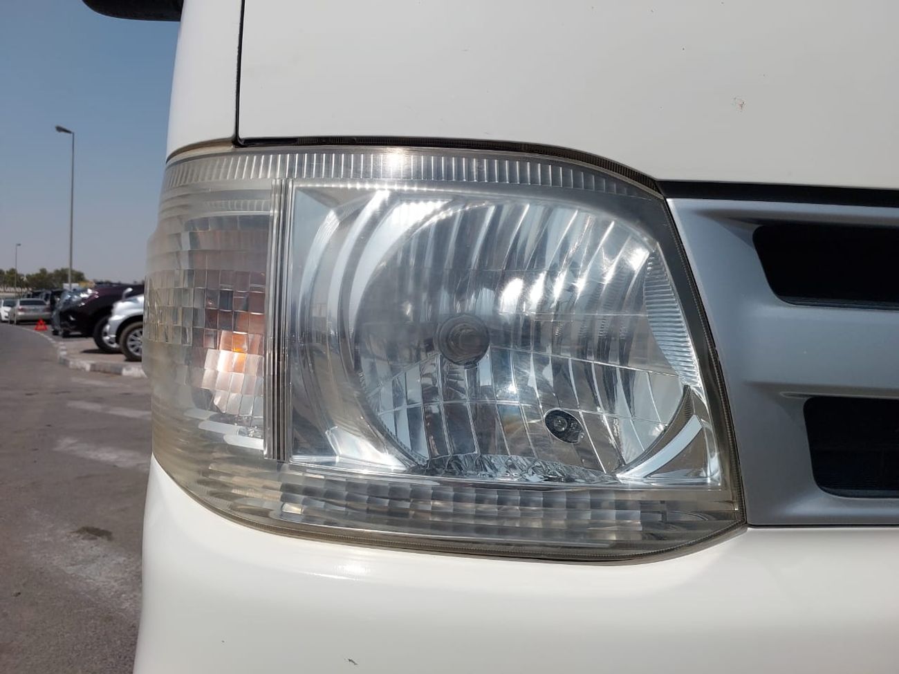 Toyota Hiace TOYOTA HIACE COMMUTER VAN 2013 RHD 3.0 L DIESEL AUTOMATIC (PM63050)