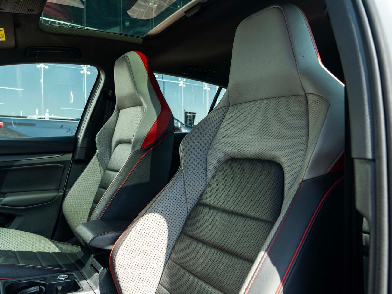 Volkswagen Golf GTI AED 1,808 PM • GTI P2 FULL • LOW KM • OFFICIAL VOLKSWAGEN WARRANTY UNTIL 2026 • STUNNING COLOUR