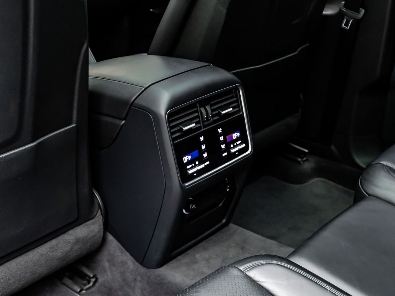 Porsche Cayenne Std 3.0L (340 HP) 2021 Porsche Cayenne Coupe, 1 Year Fully Comprehensive Warranty, Low KMs, GCC