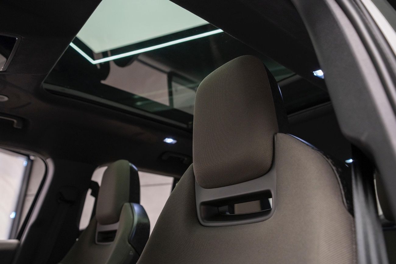 Land Rover Defender OCTA Faroe Green Edition 1 | 2025 | GCC Specs | Brand New | AlTayer Warranty&Service