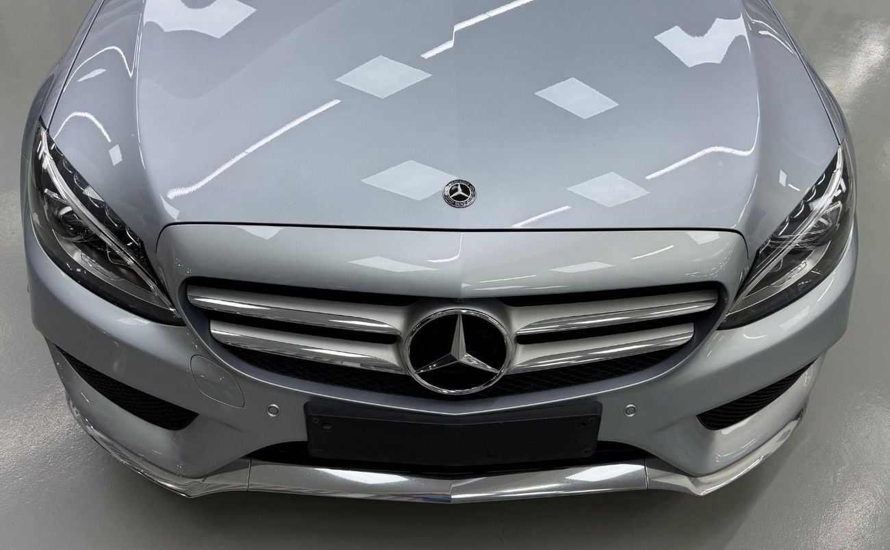 مرسيدس بنز C 200 GCC.. Perfect Condition .. AMG .. Panoramic