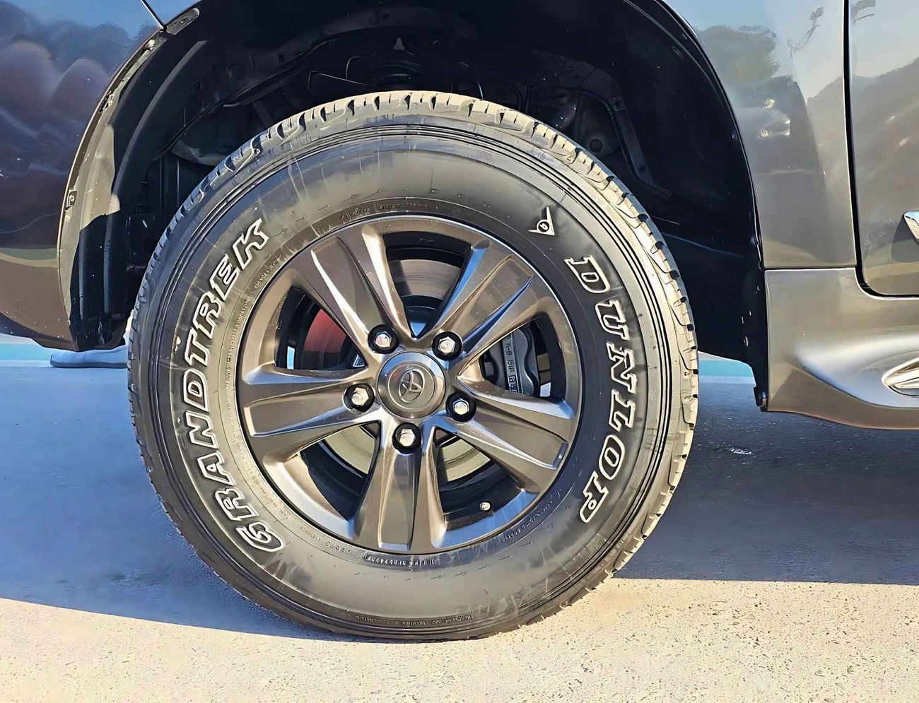 Toyota Land Cruiser GXR/ V6 4.0/ FULL OPTION/ SUNROOF/ LEATHER/ DVD CAMERA/ EXPORT ONLY / LOT#43956