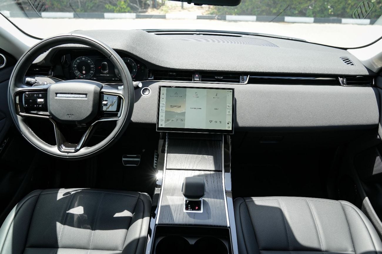 لاند روفر رانج روفر إيفوك SE P250 DYNAMIC 2025!! FIVE YEARS WARRANTY!! THREE YEARS SERVICE CONTRACT