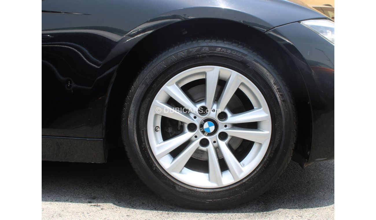 BMW 318i Exclusive ACCIDENTS FREE - GCC - FULL OPTION - ENGINE 1500 CC + TURBO  - ORIGINAL PAINT