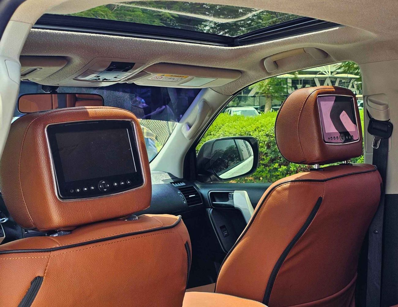 تويوتا برادو VXR/ V4 2.7L/ FULL OPTION/ SUNROOF/ ELECTRIC LEATHER SEATS/ HEADS REST TV/ DOWN TYRE/ LOT# 39672