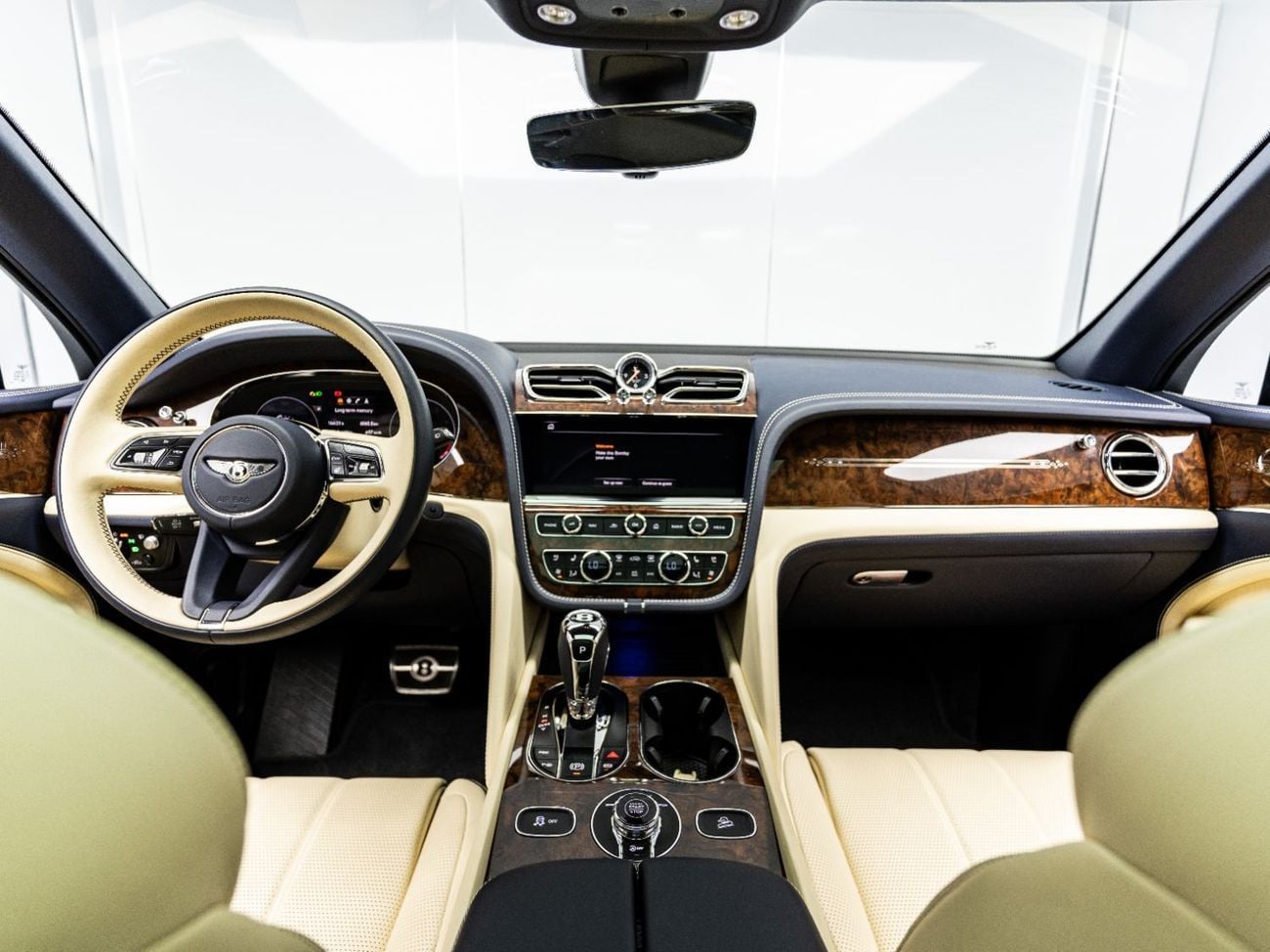 Bentley Bentayga Azure 4.0T Exclusive Extended Eid Offer - Limited Time Only! Bentley Warranty, Low KM's, GCC
