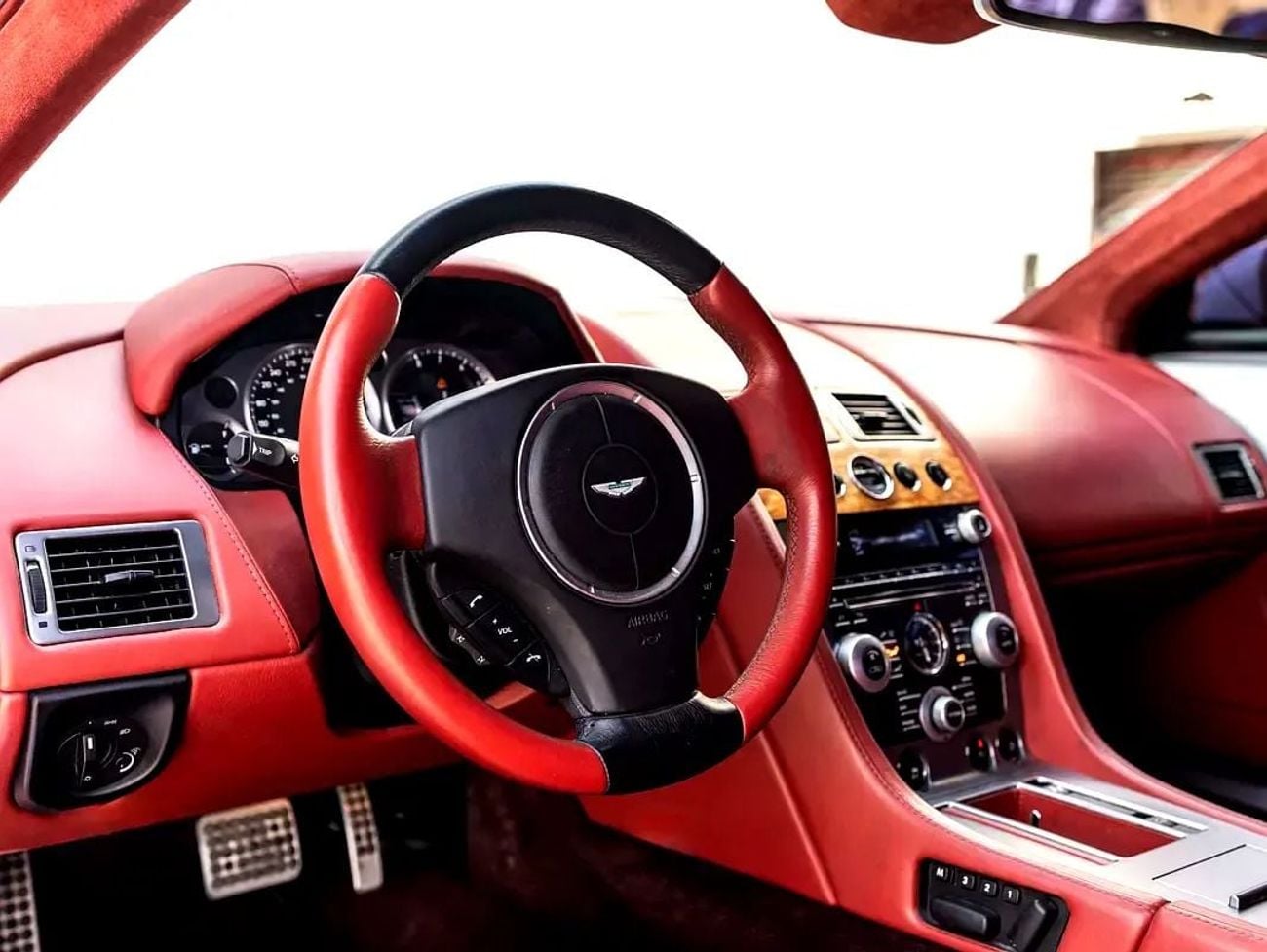 Aston Martin DB9 STD Aston Martin DB9 2010