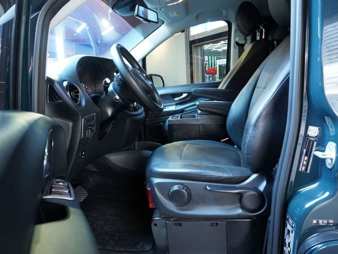 مرسيدس بنز V 250 3.336 PM I Low Mileage I 1 Year Warranty and Service I Good Condition