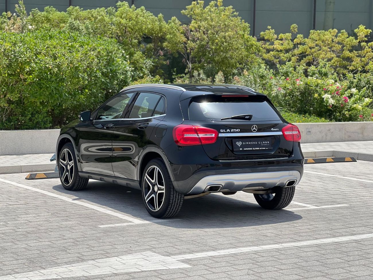 Mercedes-Benz GLA 250 Std 2.0L (211 HP) GLA250 Panoramic GCC