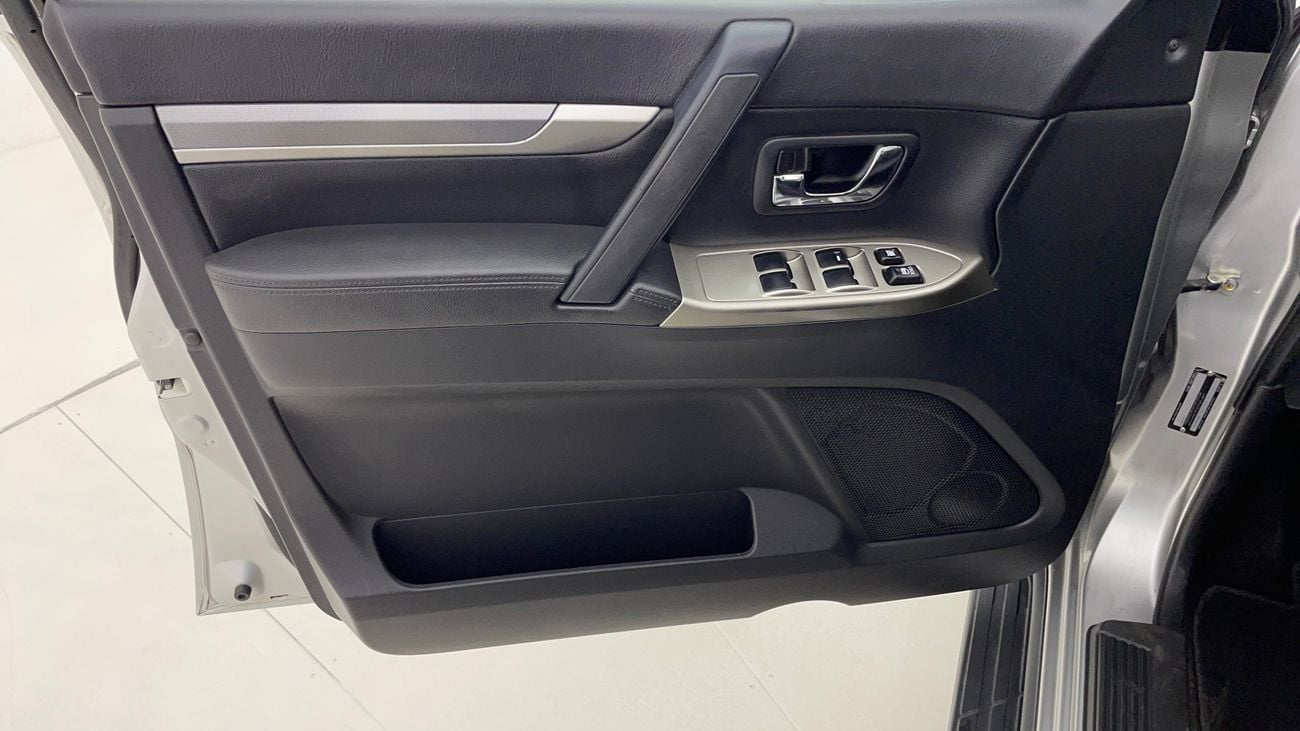 ميتسوبيشي باجيرو GLS MIDLINE 3 | بدون دفعة مقدمة | اختبار القيادة في المنزل