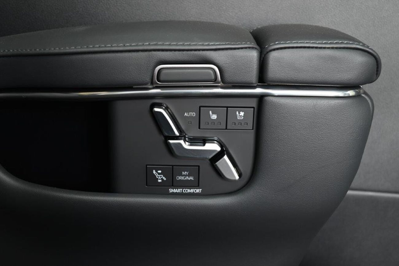 Toyota Alphard Hybrid Executive Lounge