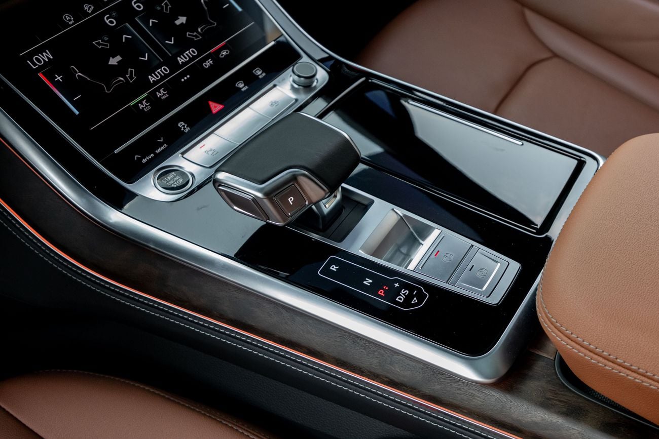 أودي Q7 45 TFSI S-Line Quattro Q7 45 TFSI Quattro S-Line | 4,896 P.M | 0% Downpayment | AUDI WARRANTY & SERVICE!
