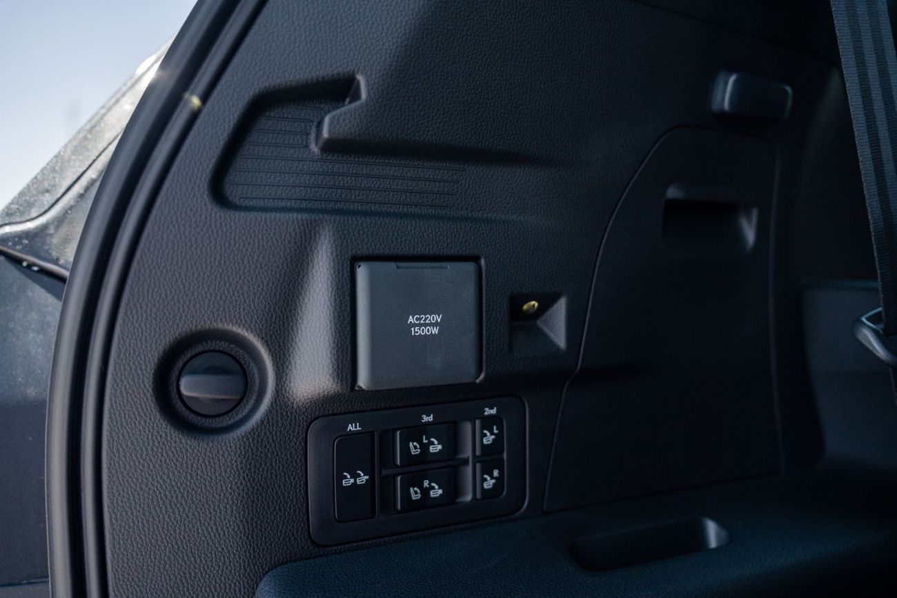 Lexus LX 700h Lexus LX 700 2025 3.5L hybrid  Transmission Automatic  Signature 7 seats  Full option  22 rims  Hudp