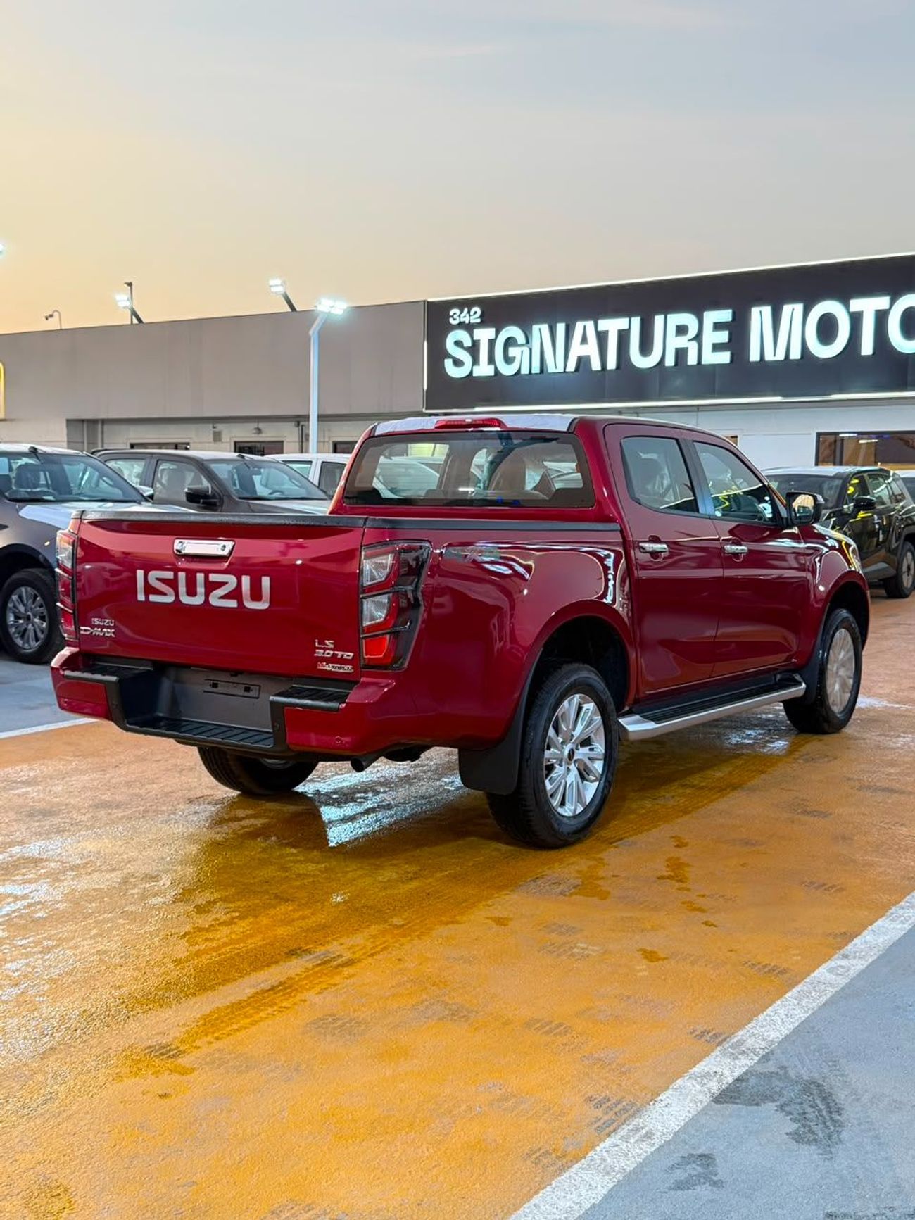 إيسوزو D ماكس ISUZU DMaX - 3.0L - CREW CaB - 4WD - LS - 2027 - RED