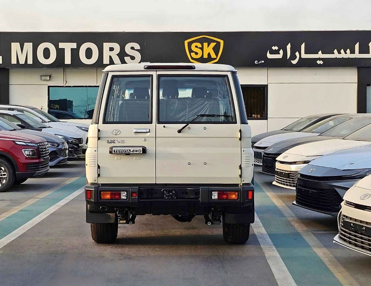 تويوتا لاند كروزر 70 LC76 / 4.0L PETROL A/T / DIFF LOCK / REFRIGETOR / FULL OPTION / CODE# LC76
