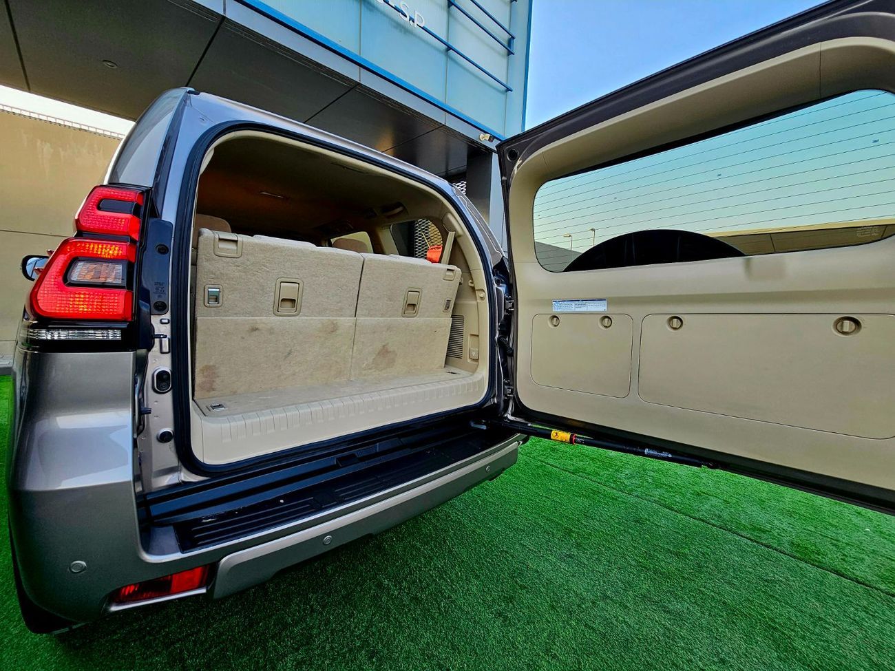 Toyota Prado GXR V6/ SUNROOF/ ORIGINAL PAINT/ SERVICE HISTORY/ SINGLE OWNER/ LOW MILEAGE