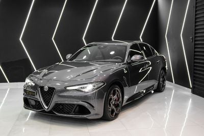 Alfa Romeo Giulia Carbon Fiber Trim, Harman/Kardon Audio, Sport Package, GCC Specs!!