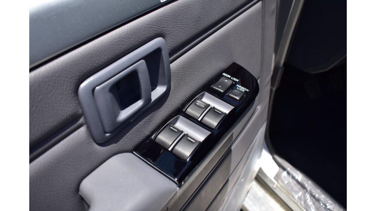 تويوتا لاند كروزر بيك آب 79 Double Cab Limited