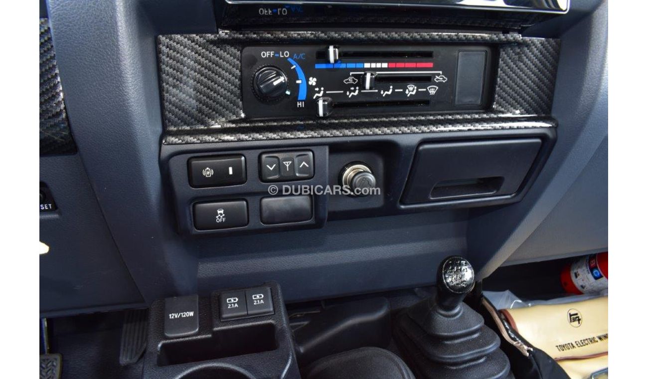 Toyota Land Cruiser Pick Up Double Cab Black Edition V8 4.5l 4wd Manual Transmission