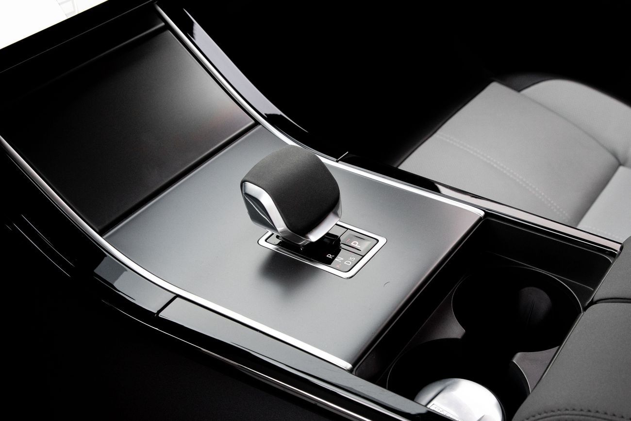 لاند روفر رينج روفر فيلار Range Rover Velar SE Dynamic  | 5,680 P.M | 0% Downpayment | Perfect Condition!