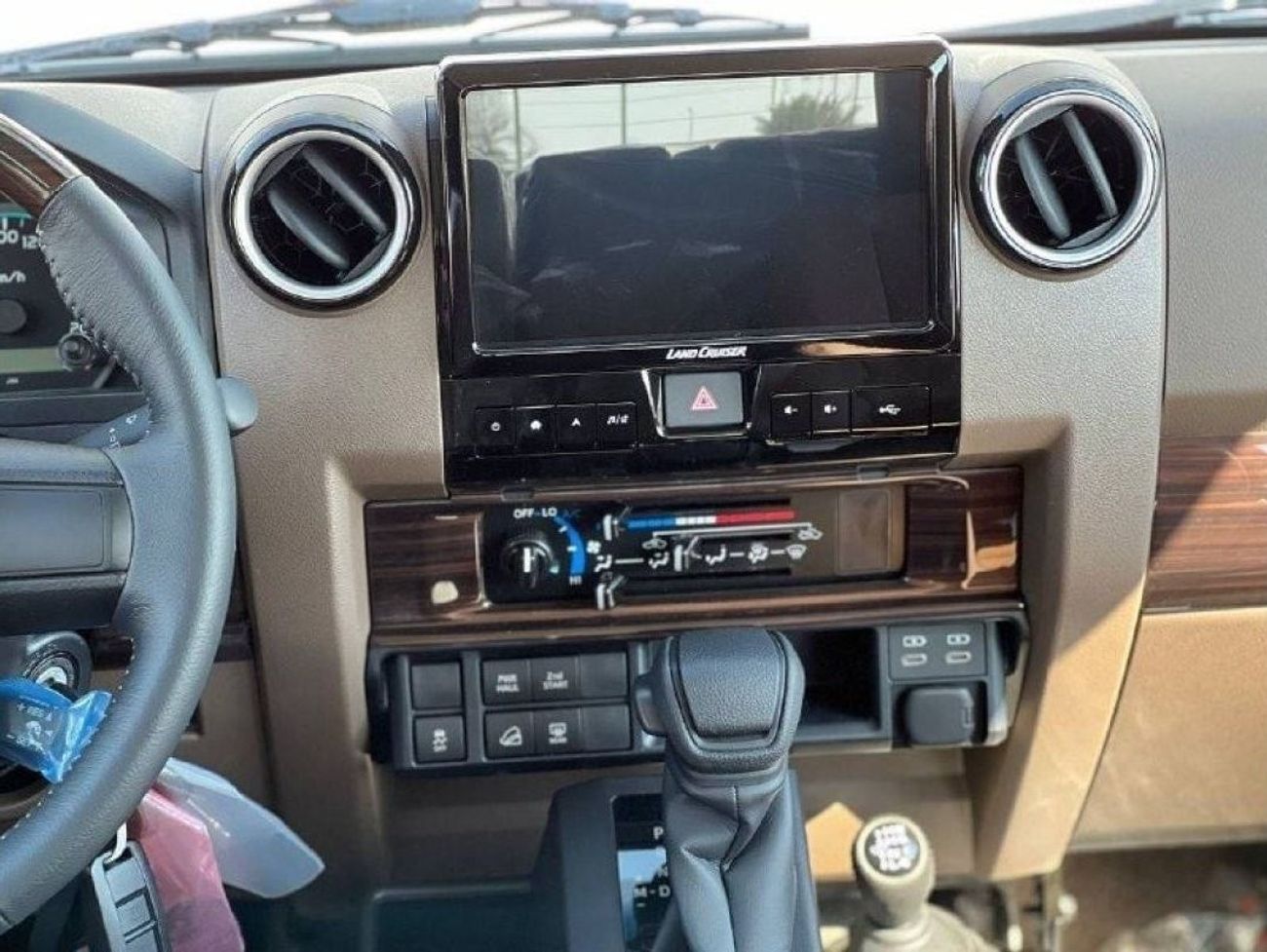 تويوتا لاند كروزر 70 LC76 2.8L DSL A/T // 2024 // FULL OPTION WITH  CRUISE CONTROL , DVD&REAR CAMERA // SPECIAL OFFER //