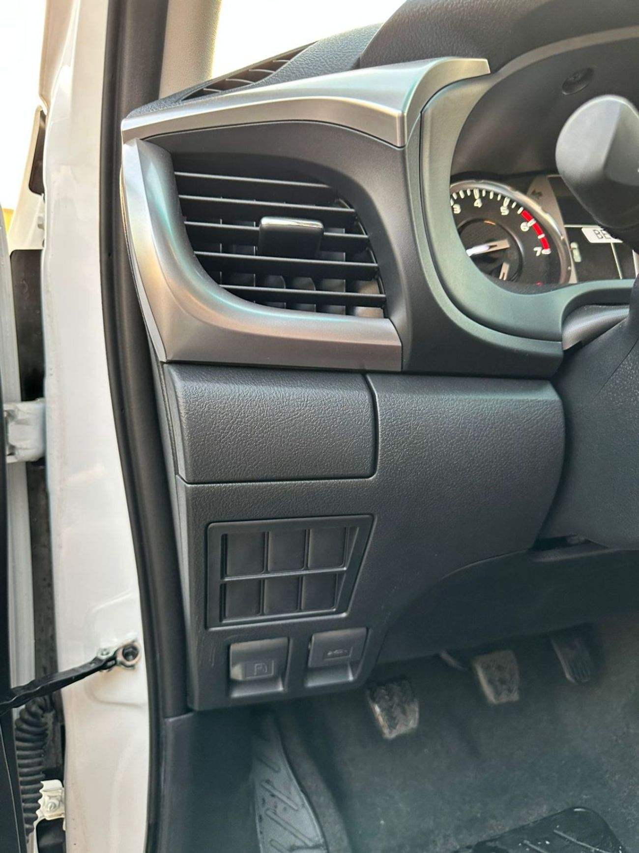 Toyota Hilux SR5 2.7L Petrol Manual Double Cap 4x4 Full Option