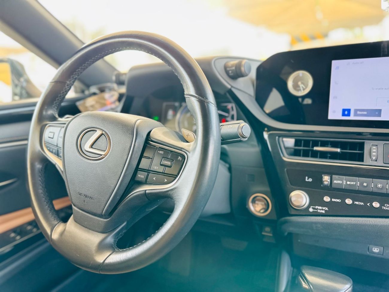 لكزس ES300h 2023 Lexus ES 300H - Black inside Brown