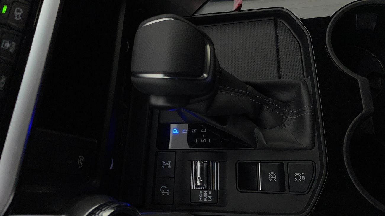 تويوتا لاند كروزر GXR 4 | بدون دفعة مقدمة | اختبار القيادة في المنزل