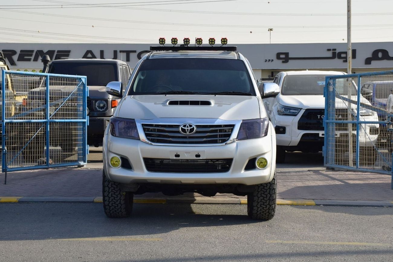 تويوتا هيلوكس DLX 4X4 Diesel 3.0L (Right Hand)
