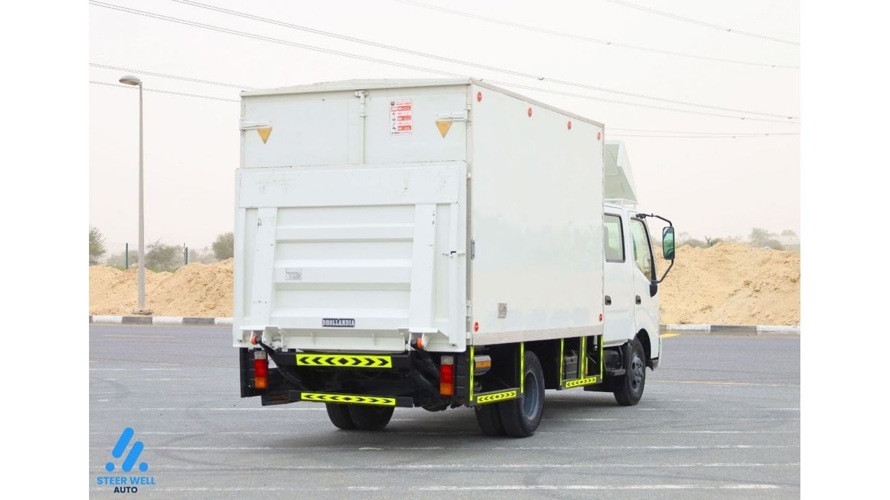 هينو 300 614 / Dual Cab 4.0L RWD / Diesel M/T with Rear AC / Like New Condition / GCC Specs