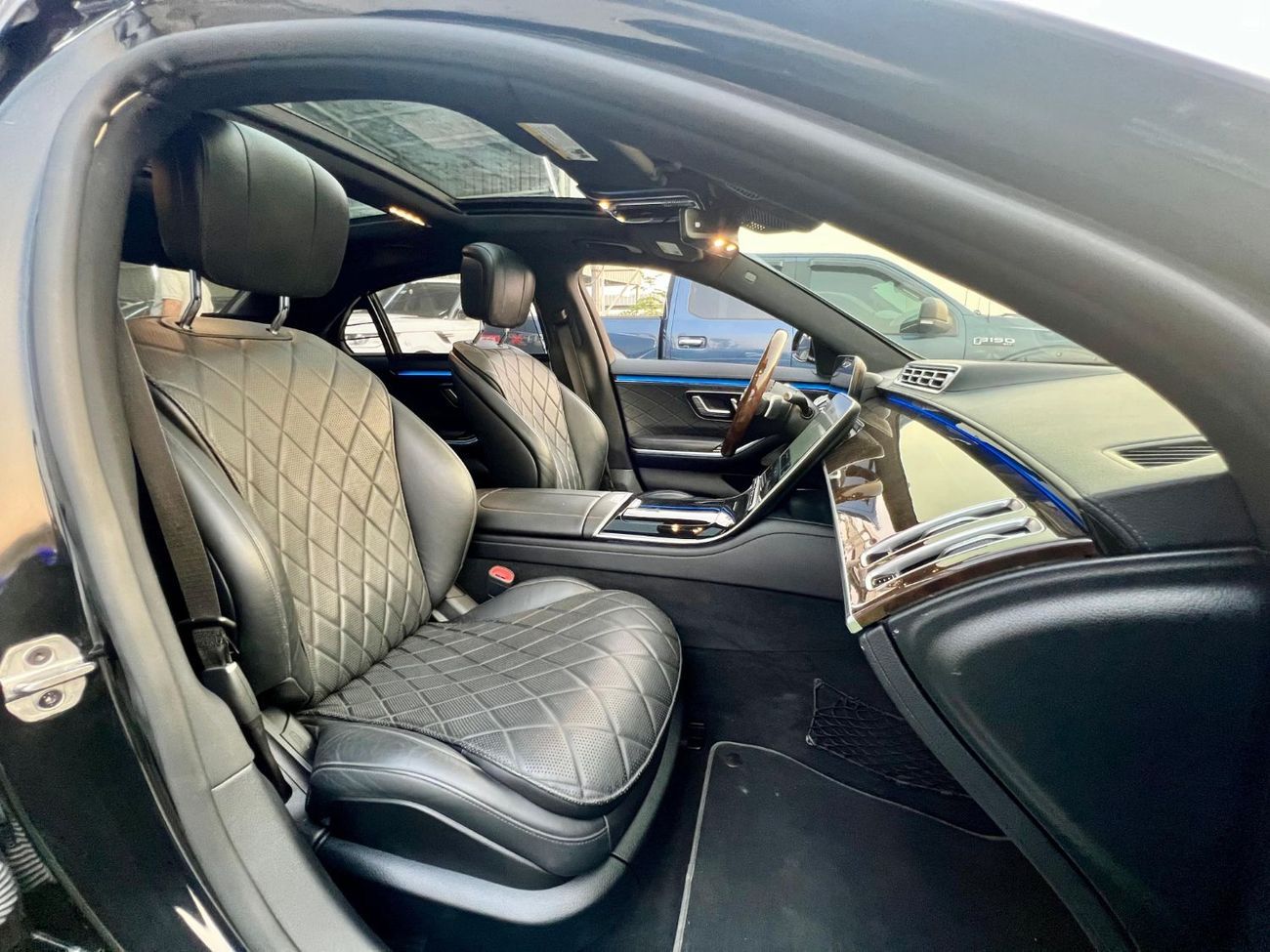 Mercedes-Benz S 580 4MATIC Exclusive 4.0L warranty one year bank financie available