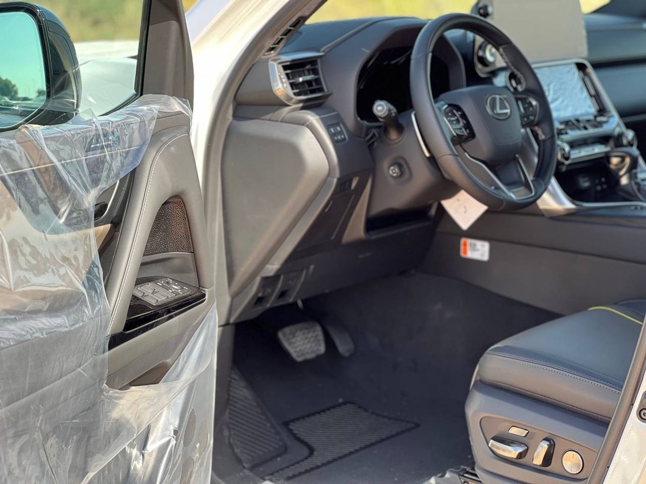 Lexus LX 600 OVER-TRAIL 3.5L PTR A/T // 2025 // FULL OPTION WITH OFF ROAD TYRE , RADAR , HEAD UP DISPLAY // SPECI