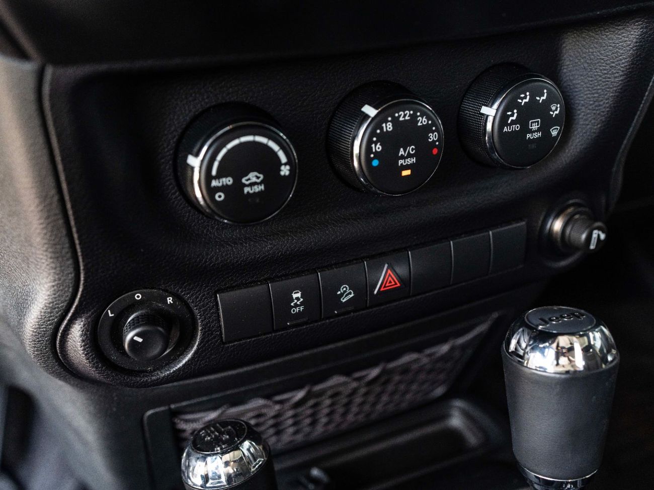 Jeep Wrangler Sahara 3.6L A/T (5 Seater)