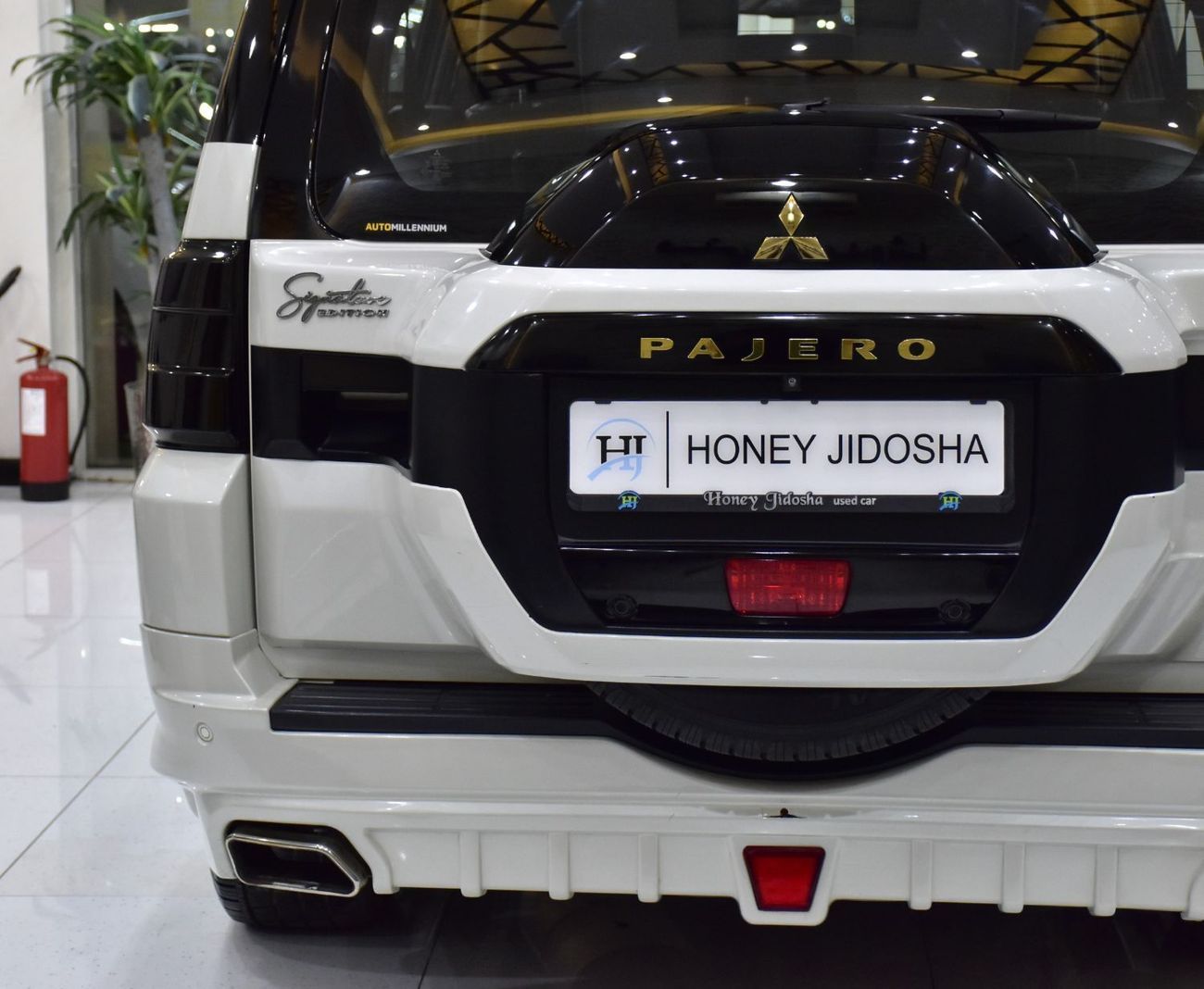 Mitsubishi Pajero EXCELLENT DEAL for our Mitsubishi Pajero Signature Edition GLS 3.8 ( 2020 Model ) in White / Black C