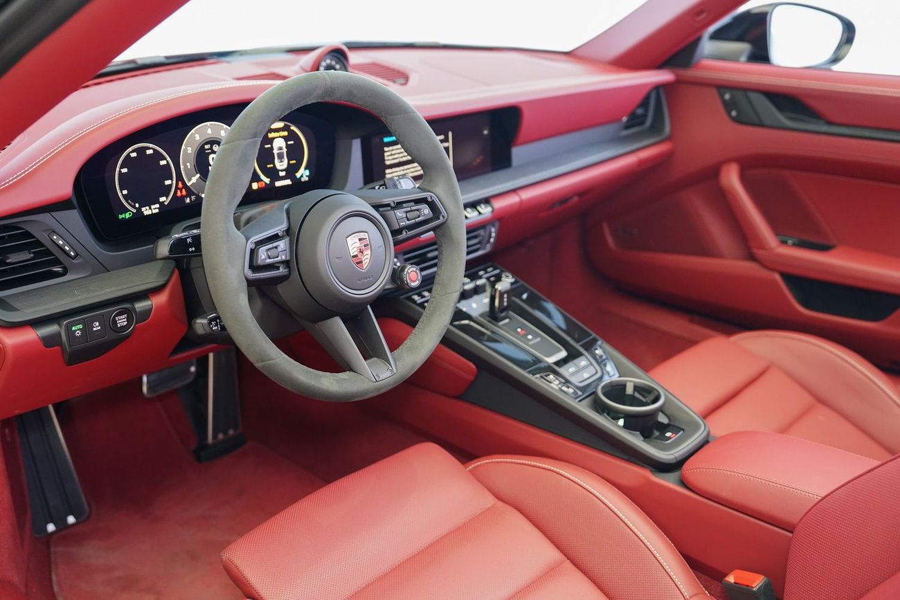 بورش 911 Carrera GTS 3.0L (450 HP) Convertible