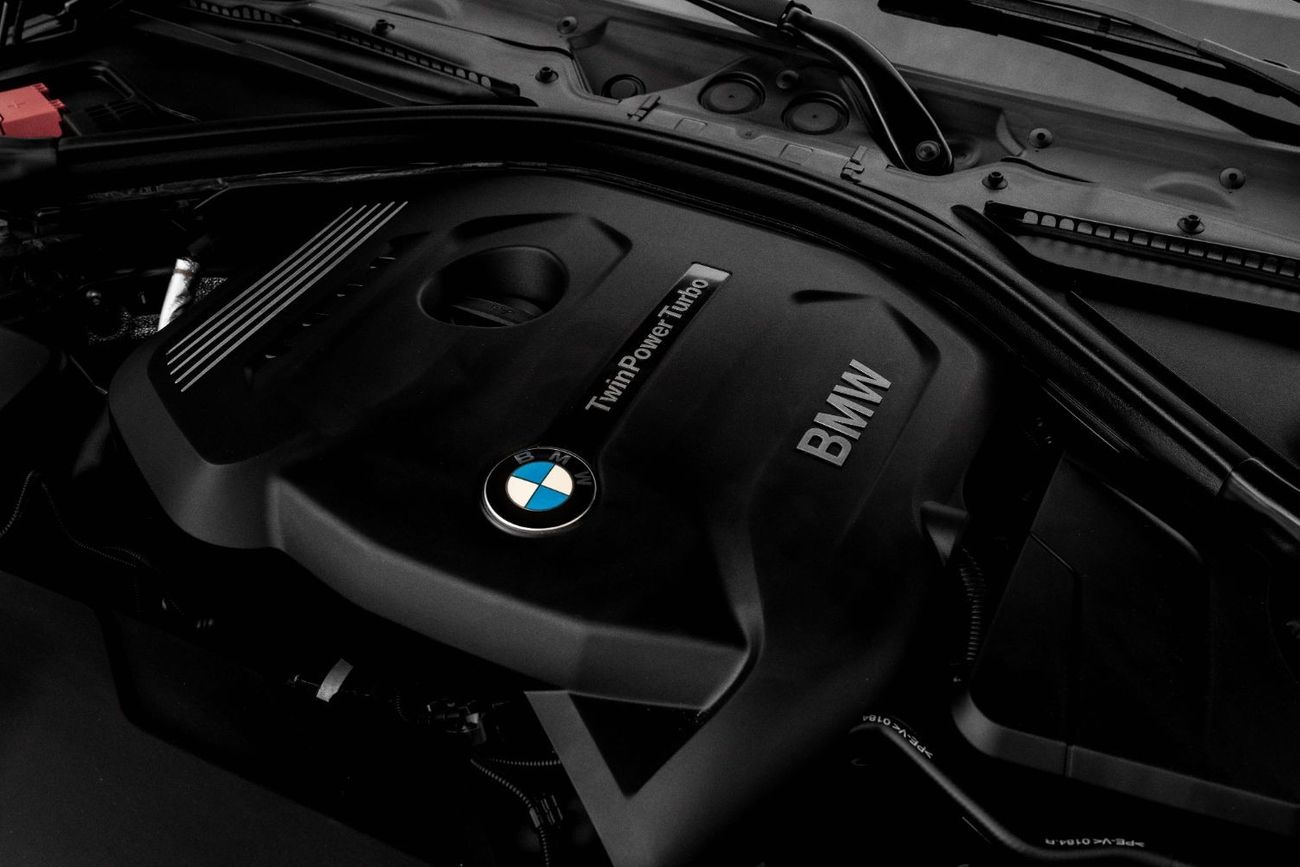 بي أم دبليو 330i 330i M-Kit  | 2,056 P.M  | 0% Downpayment | Excellent Condition!