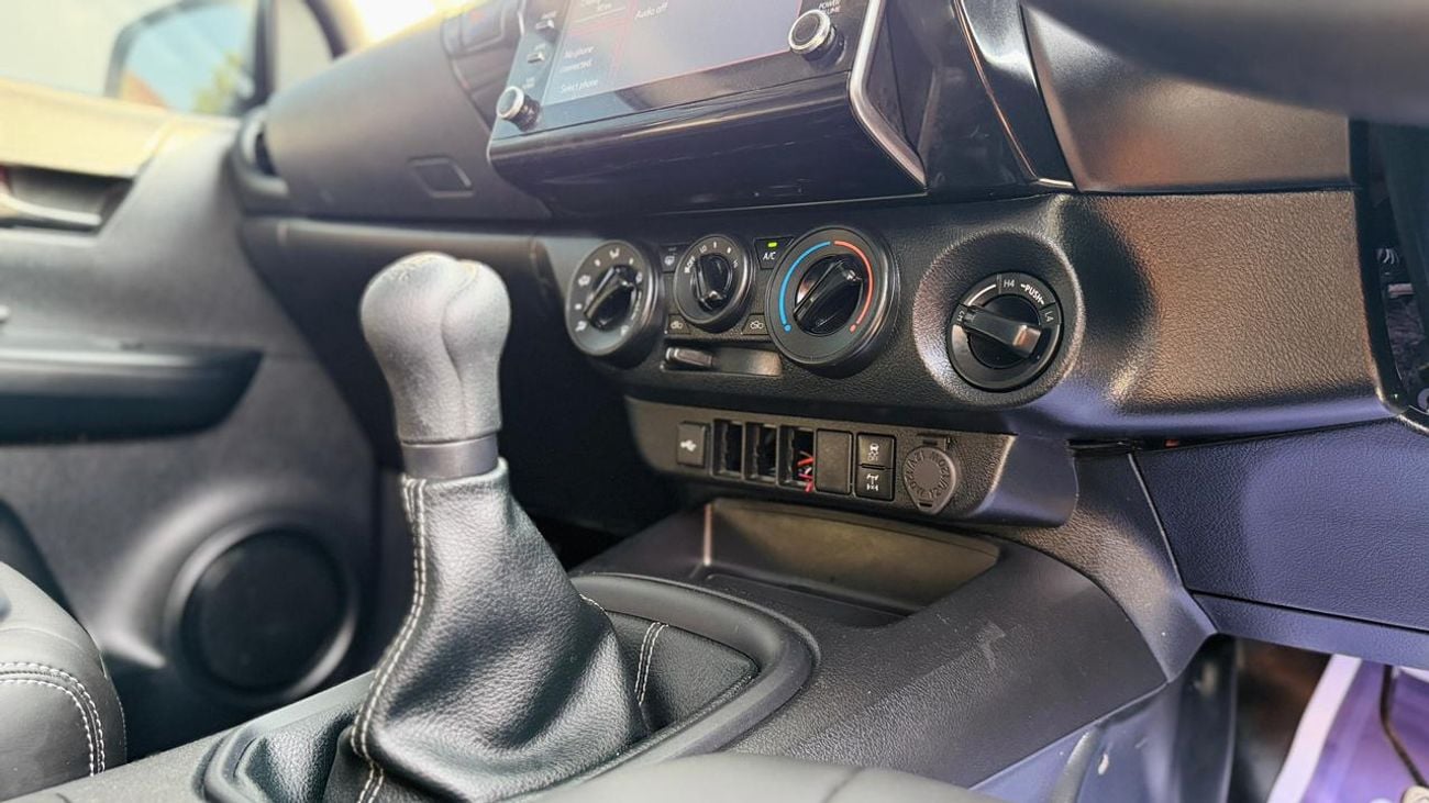 Toyota Hilux SINGLE CABIN | MANUAL TRANSMISSION | LEATHER SEATS | 4WD | 2023