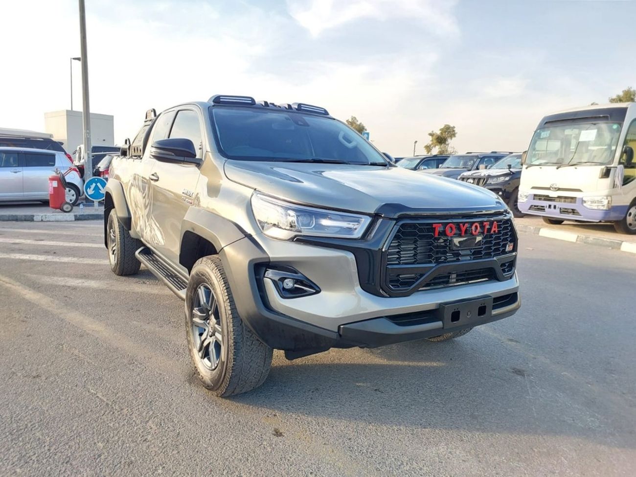 تويوتا هيلوكس TOYOTA HILUX PICKUP RHD 2022 MODEL 2.8 L DIESEL AUTOMATIC(PM77151)